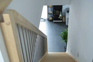 Architektonisch durchdacht – offener Treppenlauf mit Sichtachse auf das Herzstück des Wohnens