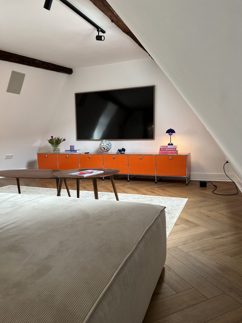 Wohn-/TV-Bereich im Dachgeschoss