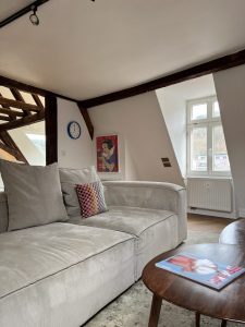 Offener Wohnbereich im Dach