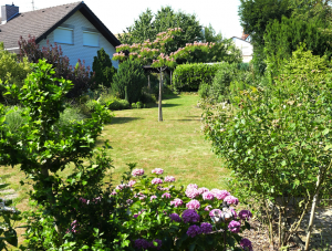 Liebevoll angelegter Garten