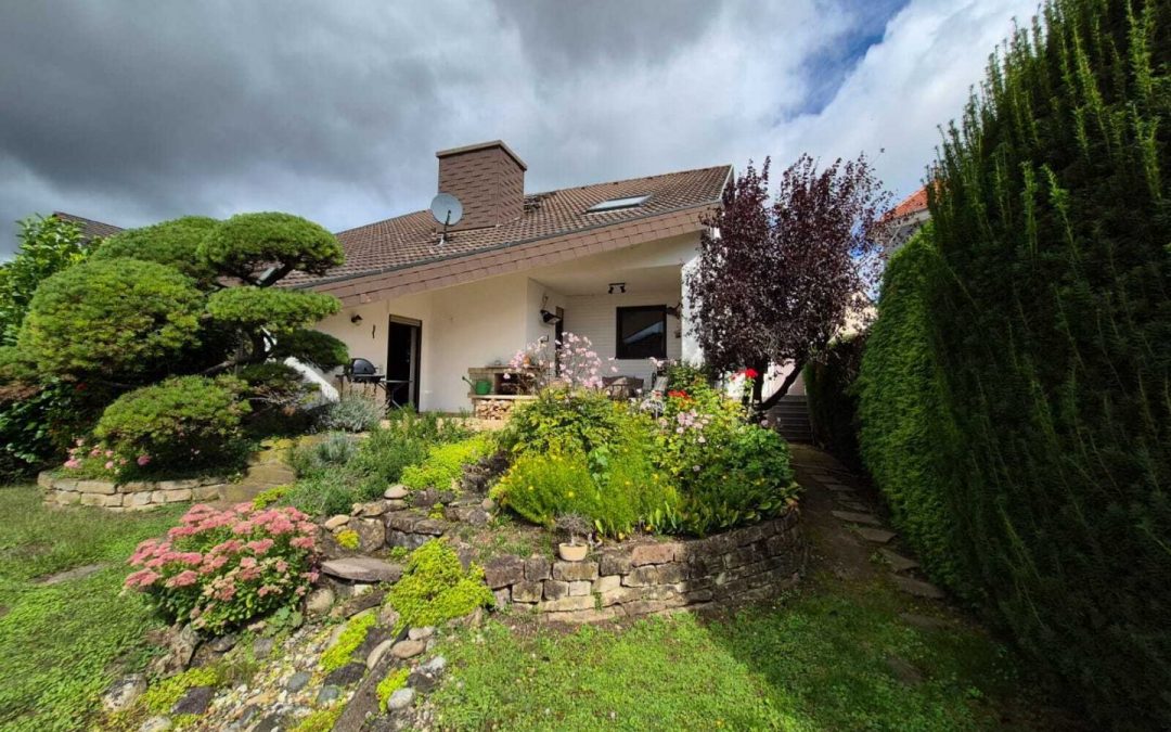 Charmantes Einfamilienhaus mit Einliegerwohnung in ruhiger, gesuchter Wohnlage Bretten-Gölshausen