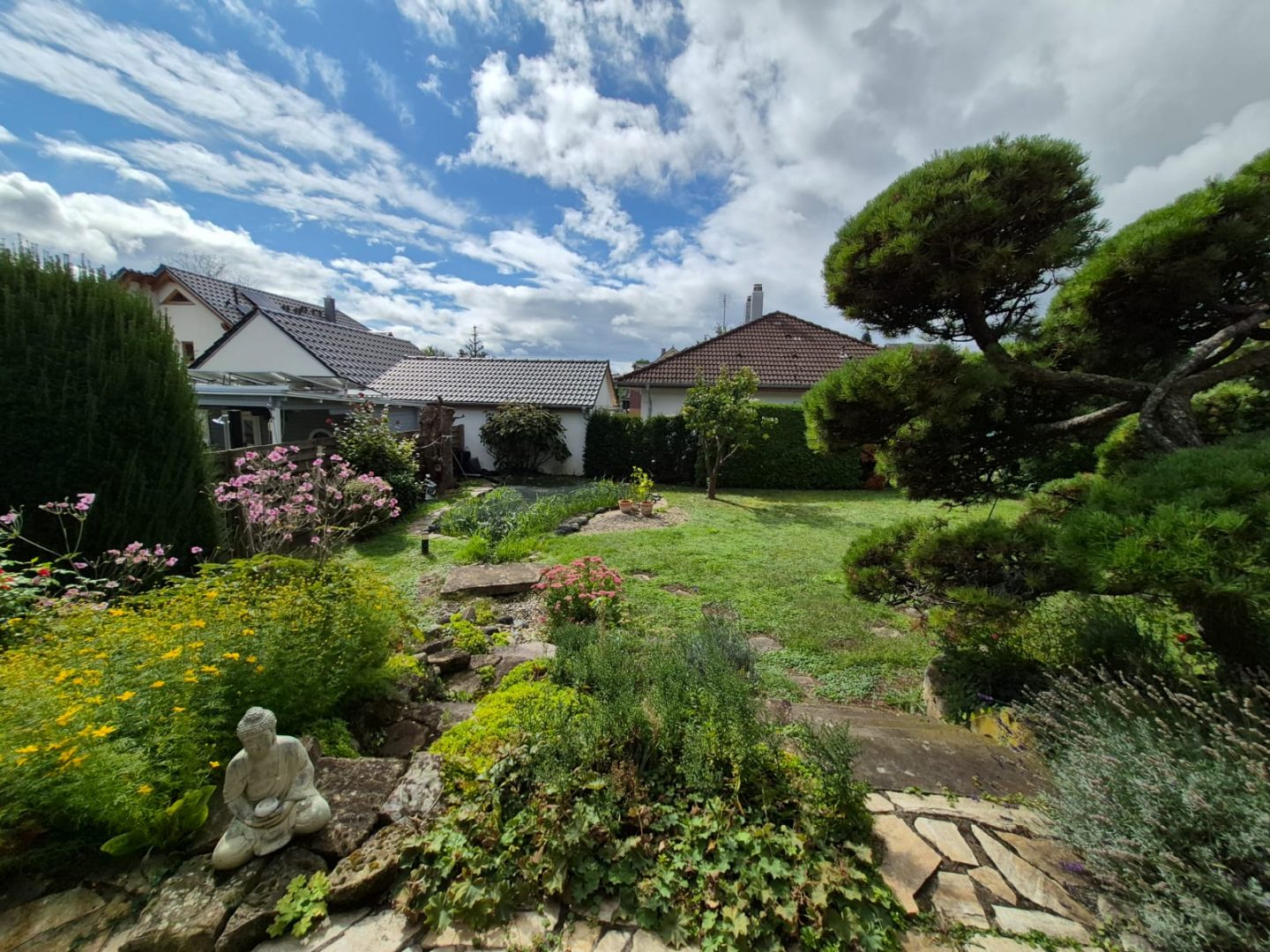 Weitläufiges Grundstück