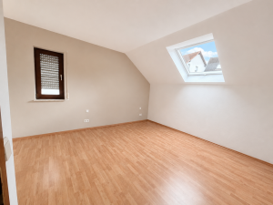 Ruhiges Schlafzimmer unter dem Dach