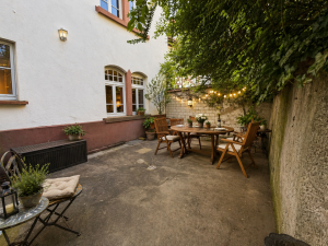 Geschützter, gemütlicher Innenhof
