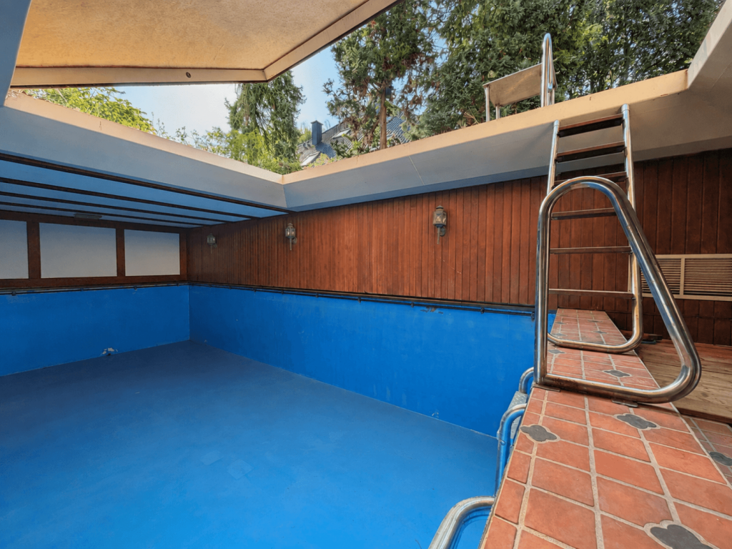 Poolbereich mit direktem Gartenbezug