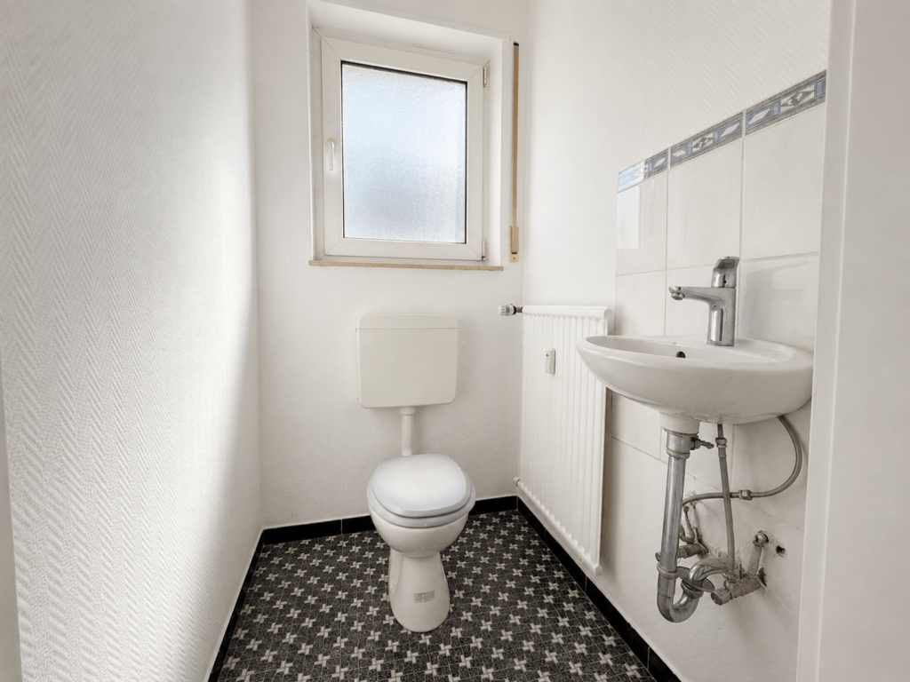 Separates Gäste-WC mit Tageslicht