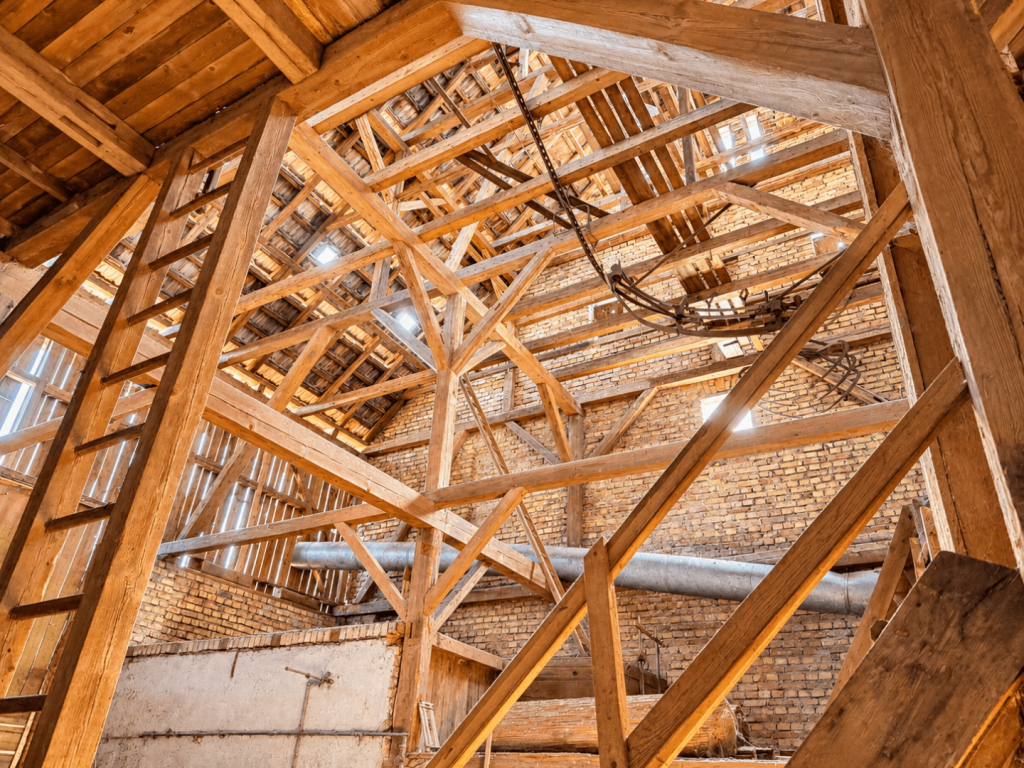 Scheune mit Holzbalkenwerk