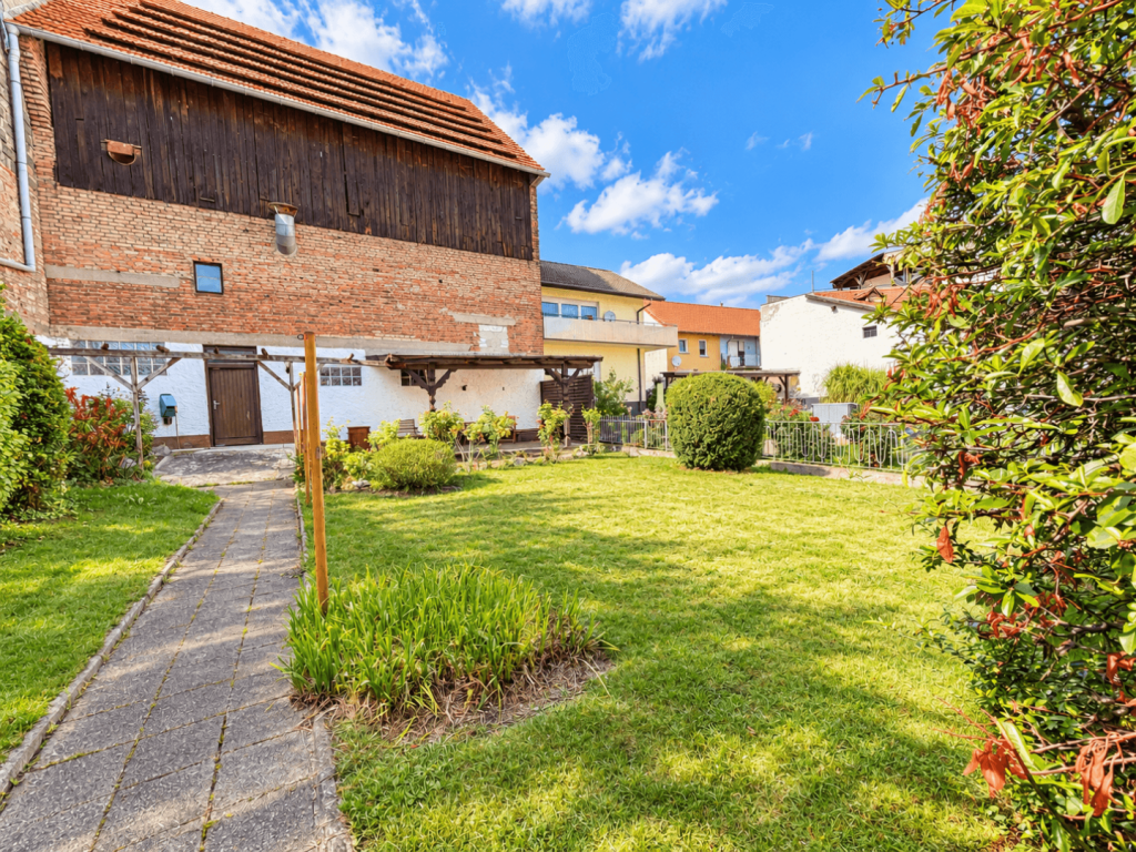 Garten hinter der Scheune